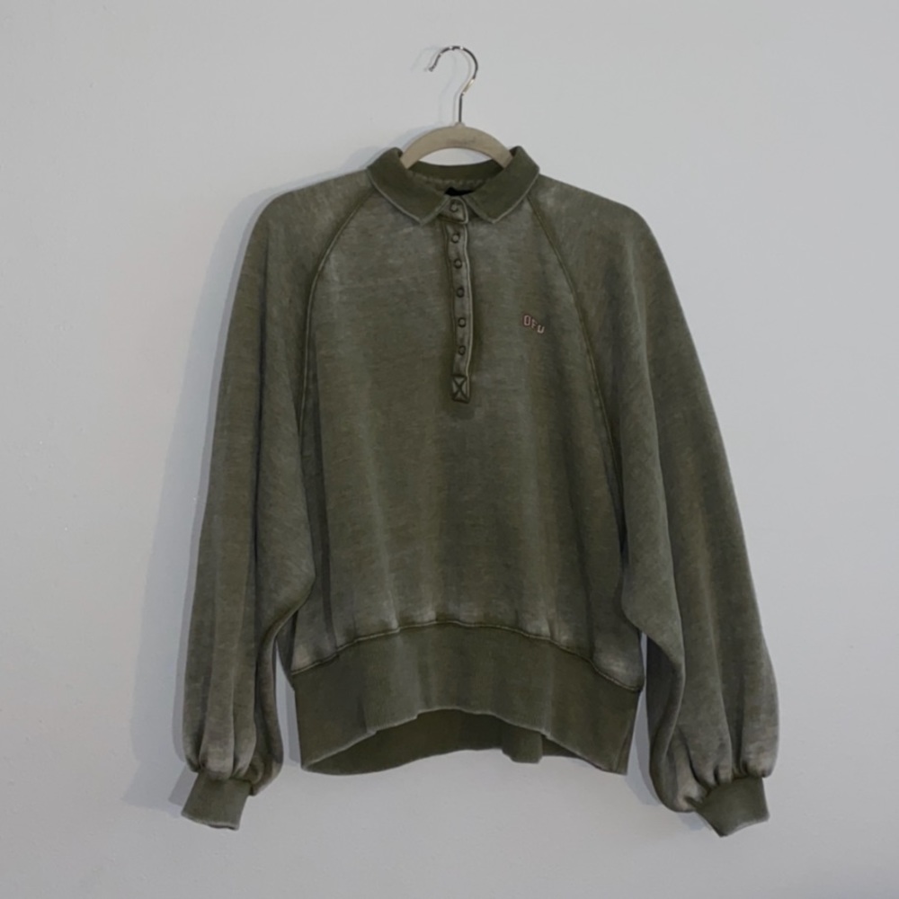 URBAN OUTFITTERS- Puff sleeve sweater